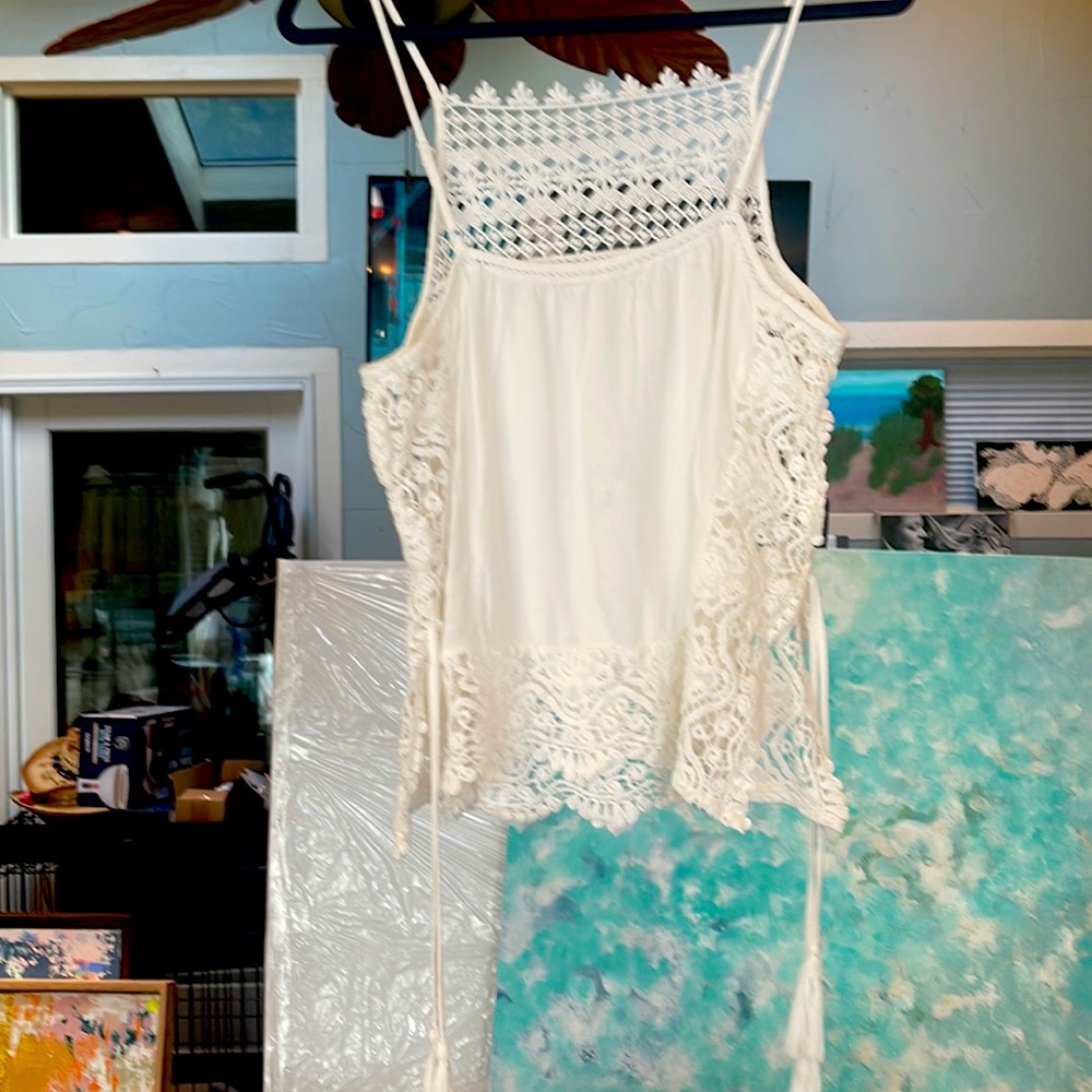 White Tank - Picture 3 of 4